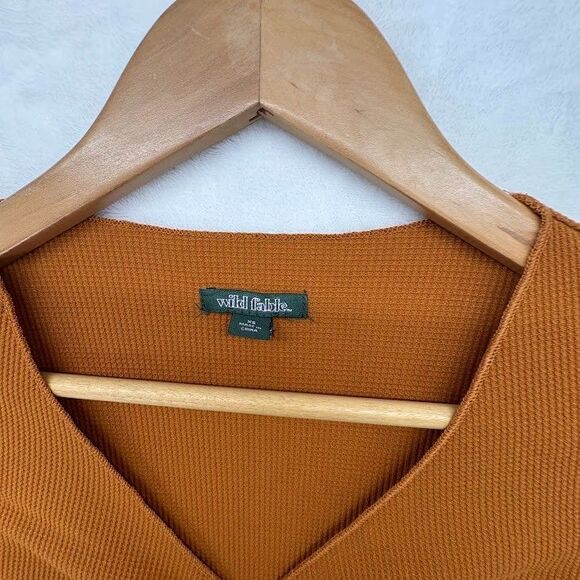 Wild Fable Women's Size XS Mustard Brown Long Sleeve Cropped Shirt Textured - Picture 2 of 7